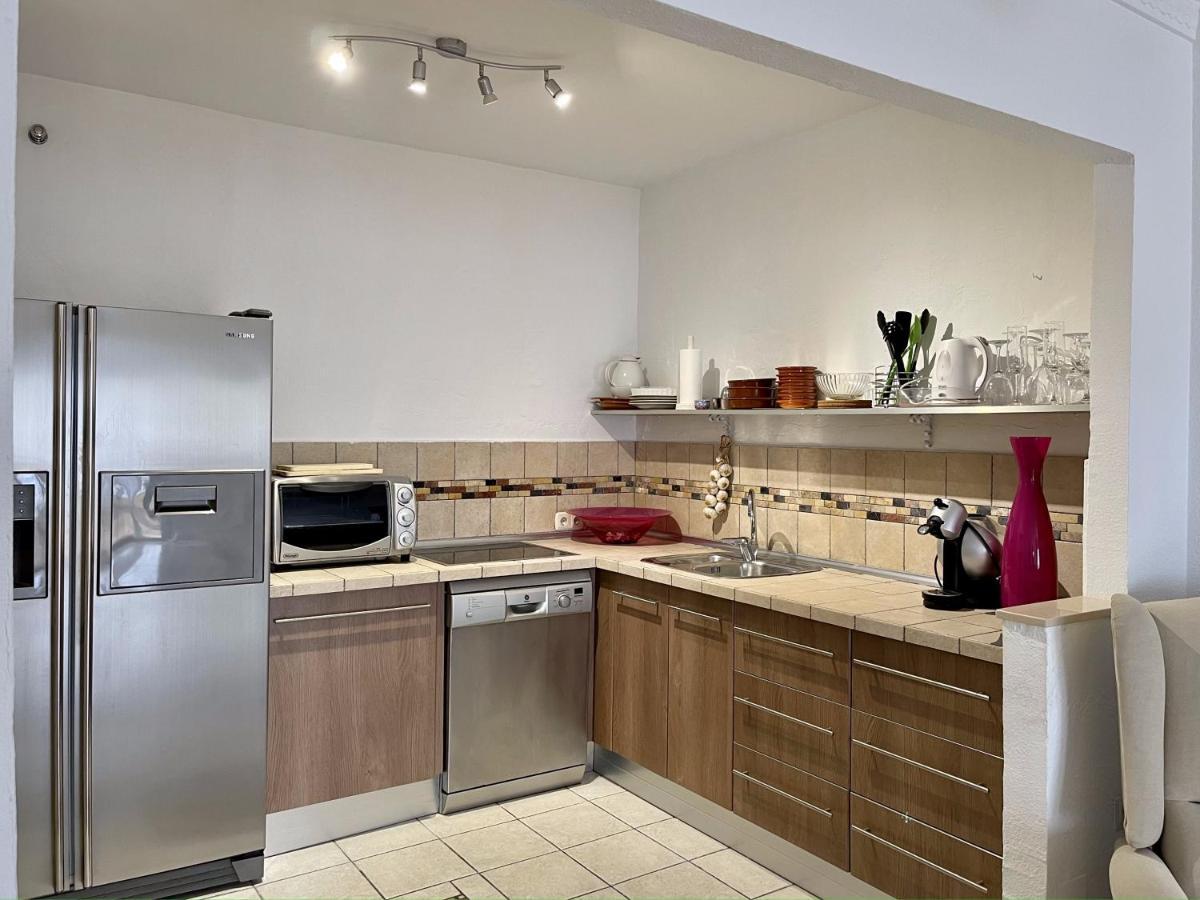 Alyanna Apartment